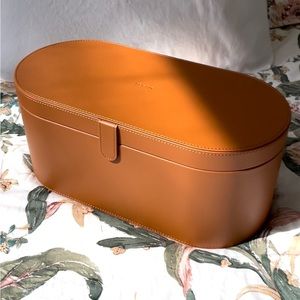 NWB - Dyson Airwrap Complete
(Fuschia / Nickel)